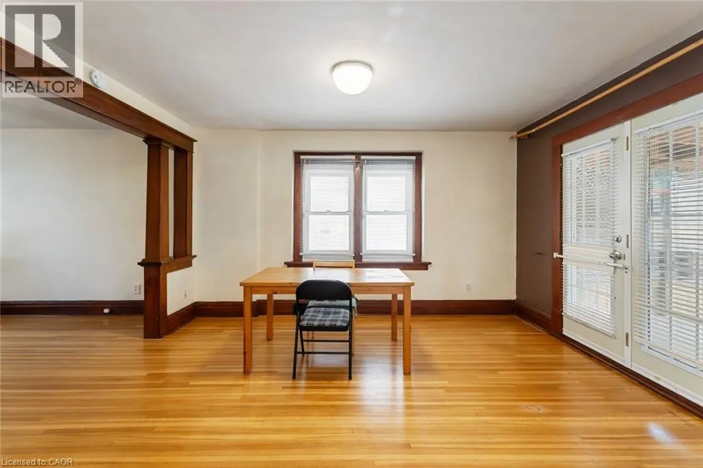8 RUSSELL Avenue