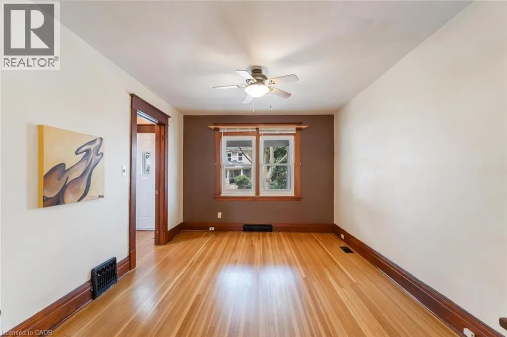 8 RUSSELL Avenue