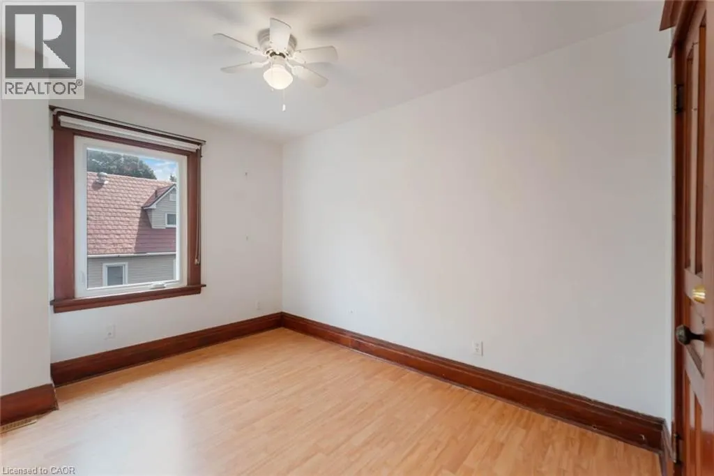 8 RUSSELL Avenue