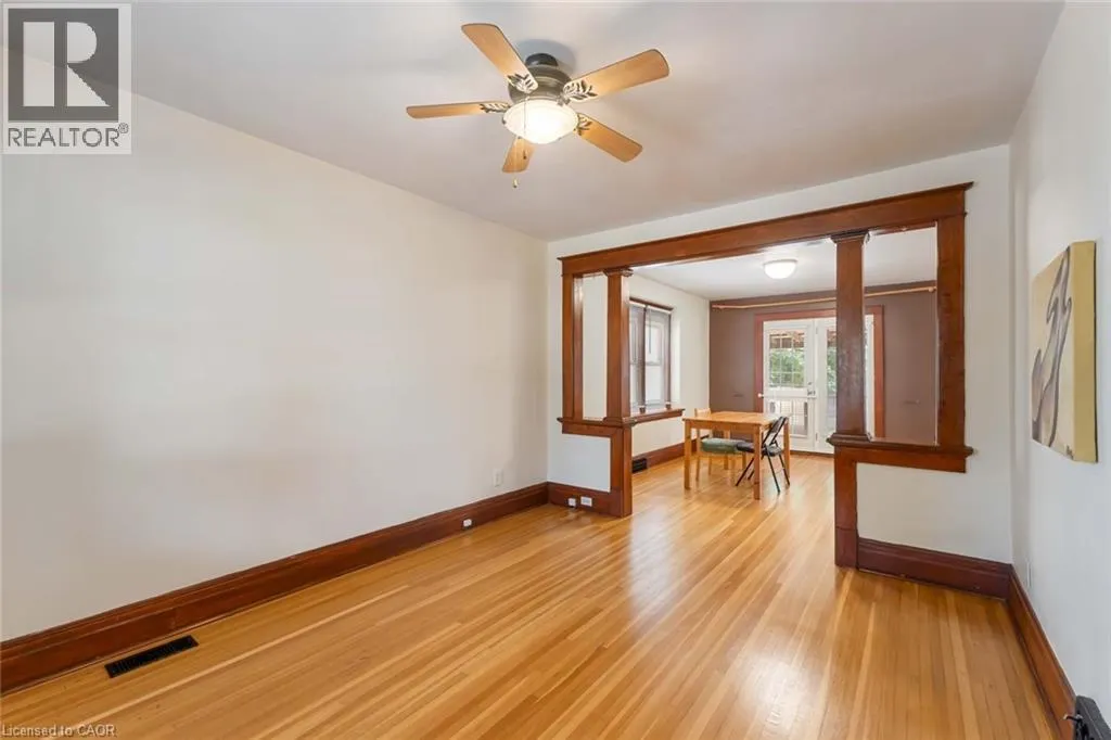 8 RUSSELL Avenue