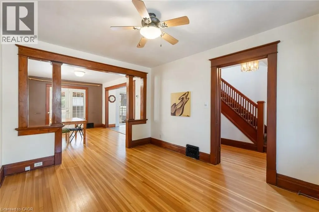 8 RUSSELL Avenue