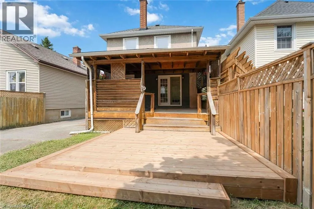 8 RUSSELL Avenue