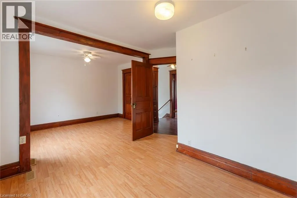 8 RUSSELL Avenue
