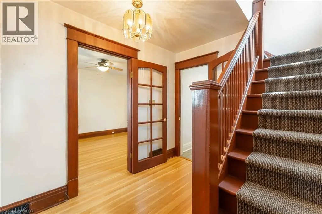 8 RUSSELL Avenue