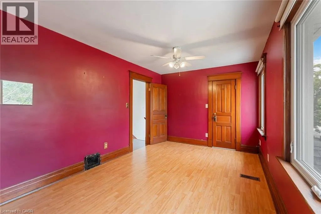 8 RUSSELL Avenue