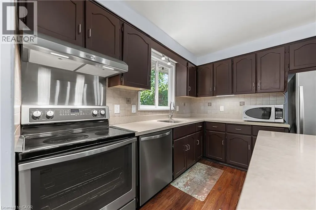 37 THORNHILL Drive