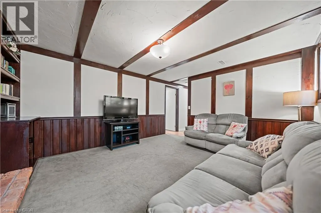 37 THORNHILL Drive