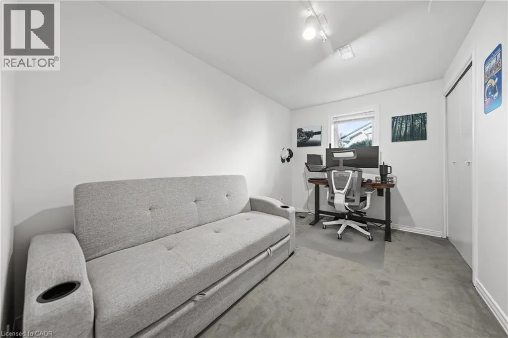 37 THORNHILL Drive