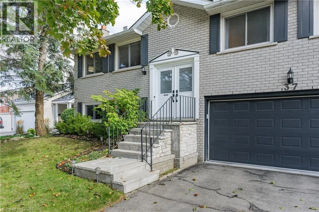 37 THORNHILL Drive