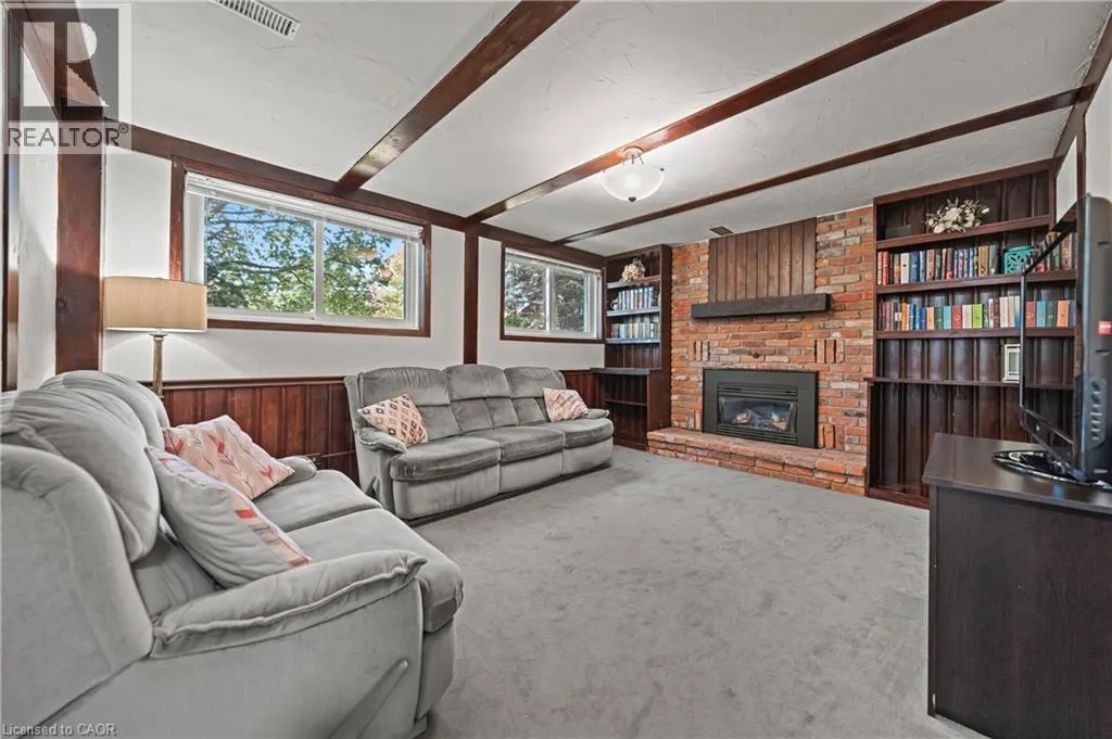 37 THORNHILL Drive