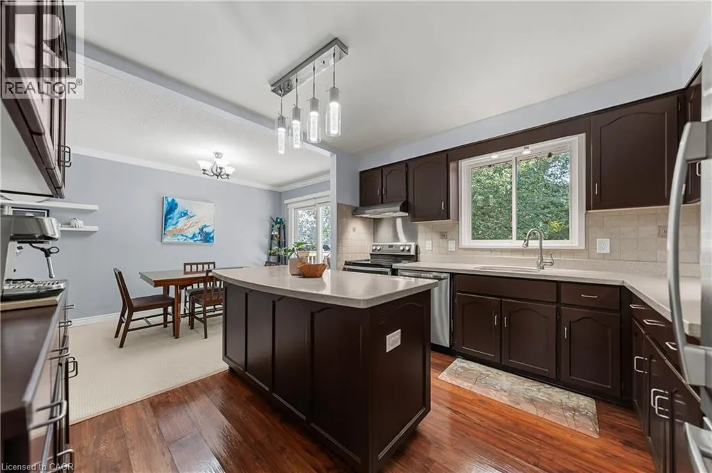 37 THORNHILL Drive