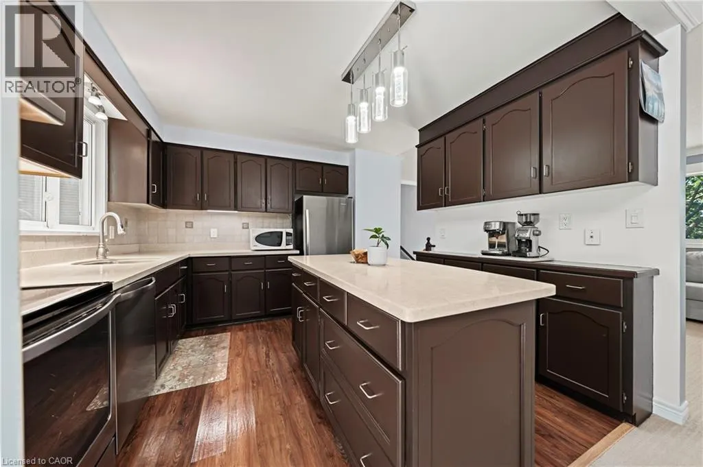 37 THORNHILL Drive