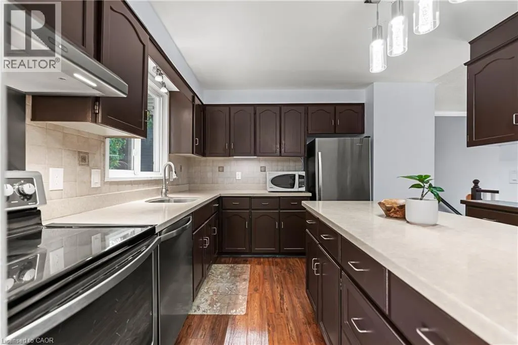 37 THORNHILL Drive
