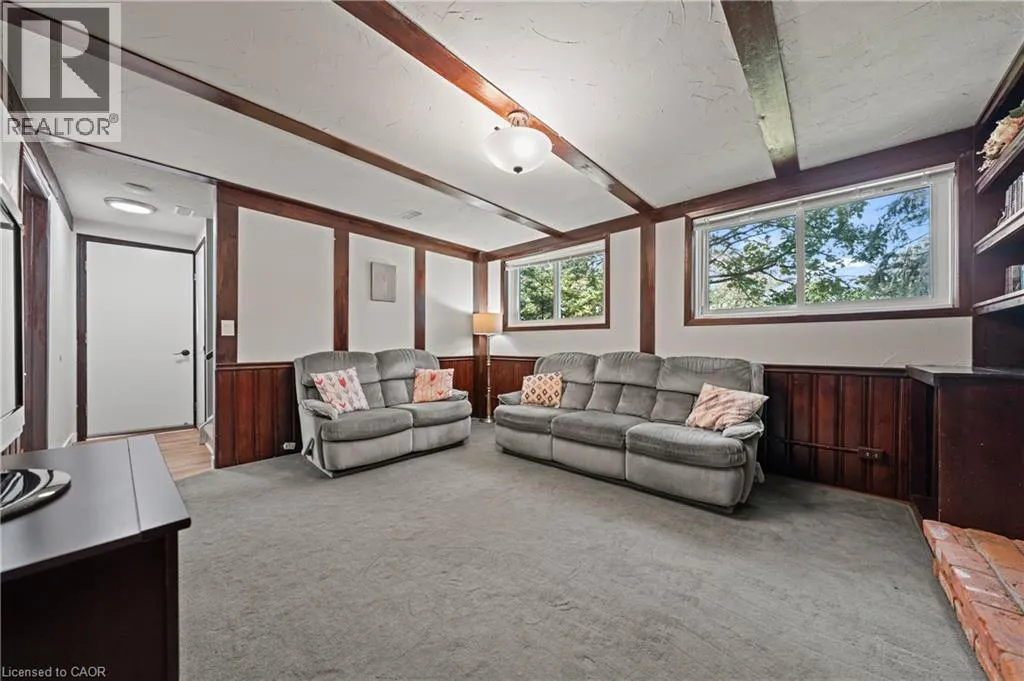 37 THORNHILL Drive