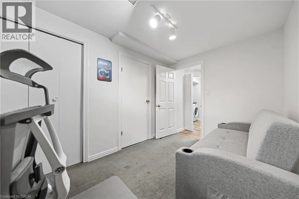 37 THORNHILL Drive