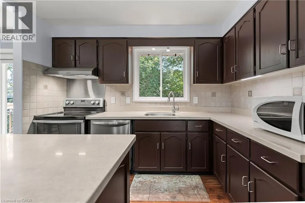 37 THORNHILL Drive