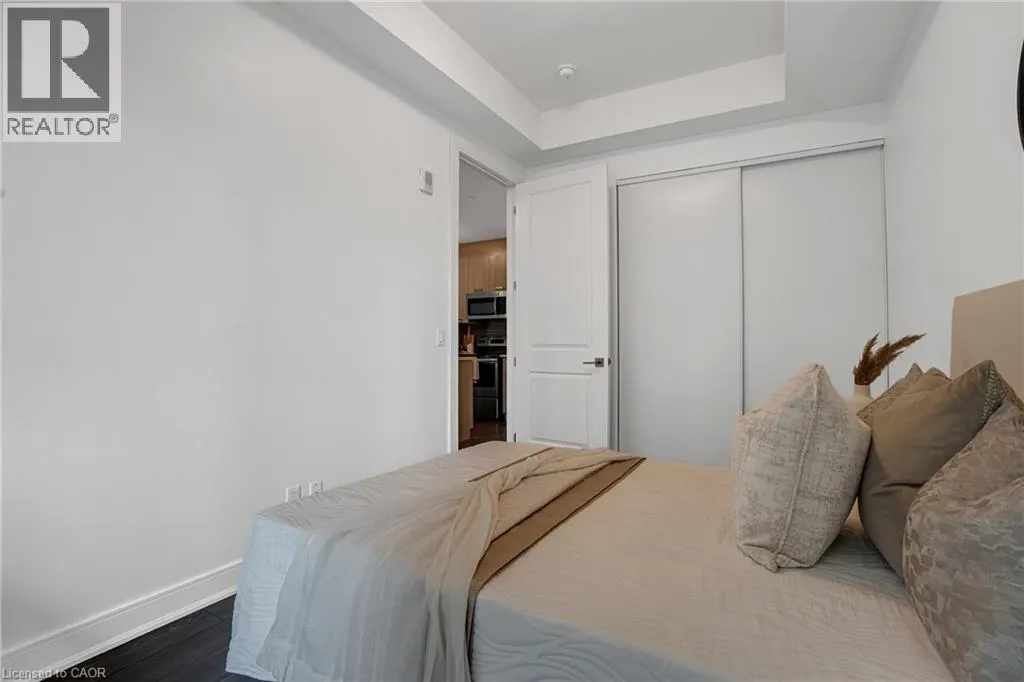 150 MAIN Street W Unit# 910, #910