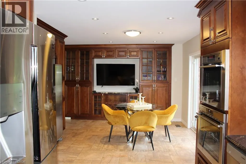 24 CANNING Crescent