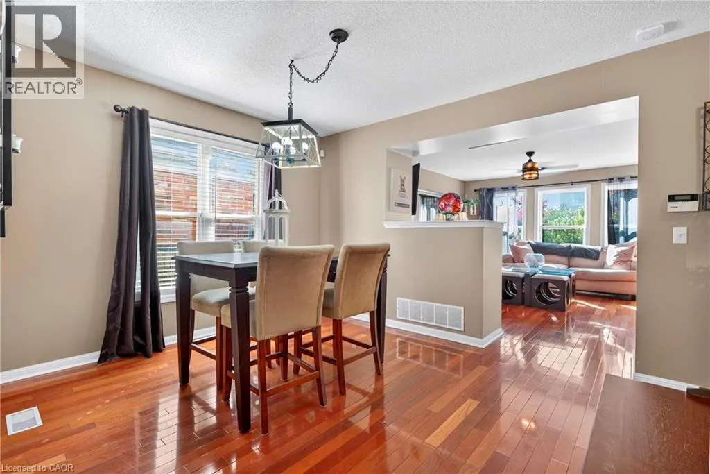 92 BAGGS Crescent