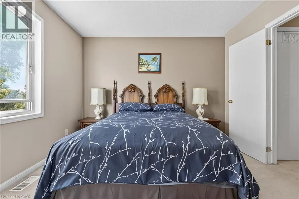 92 BAGGS Crescent
