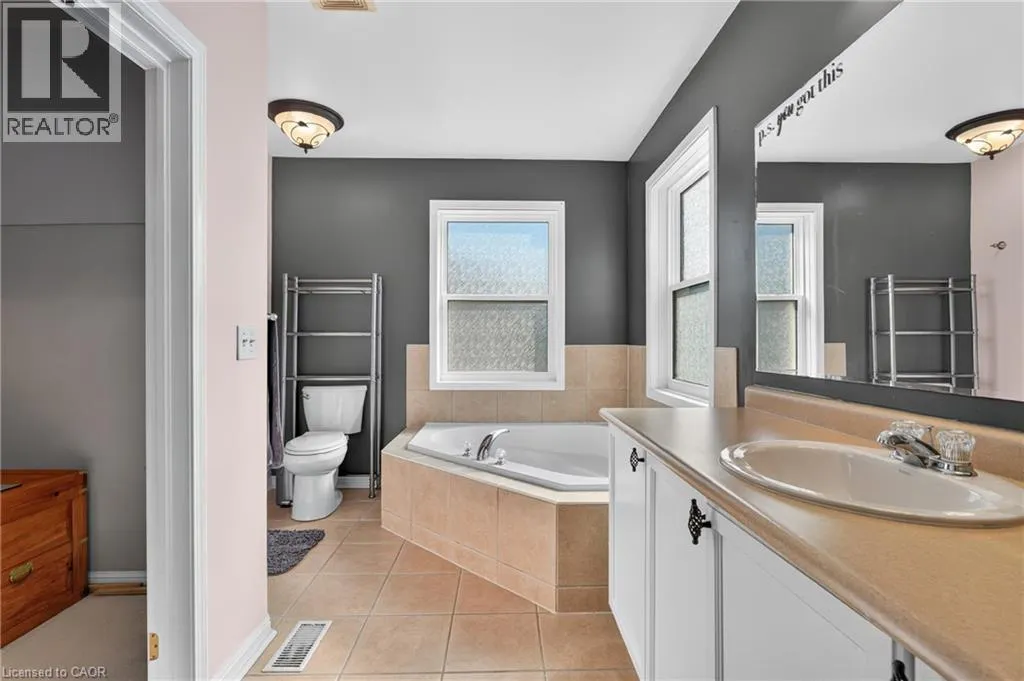 92 BAGGS Crescent
