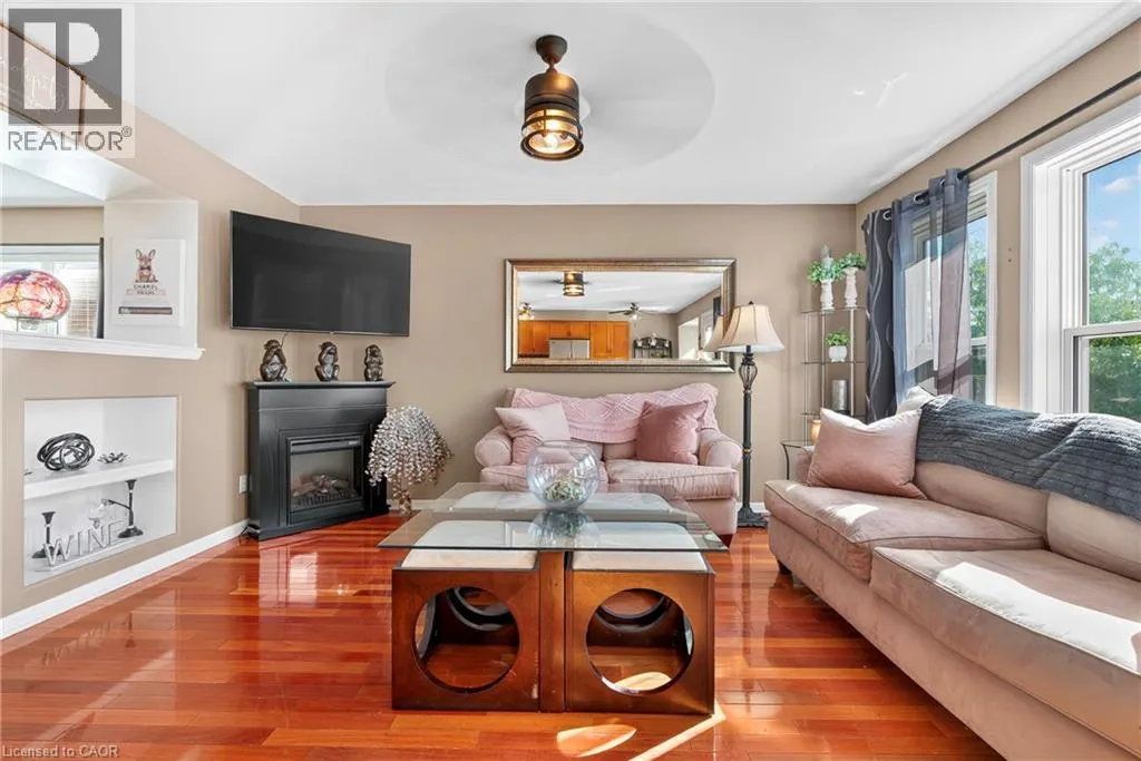 92 BAGGS Crescent