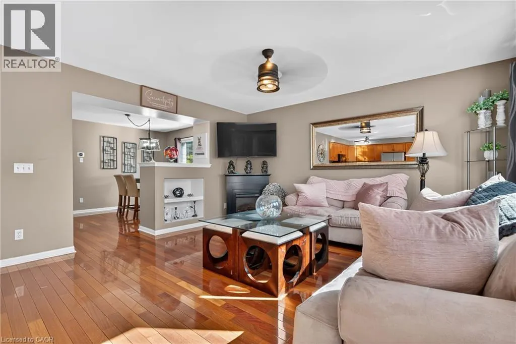 92 BAGGS Crescent