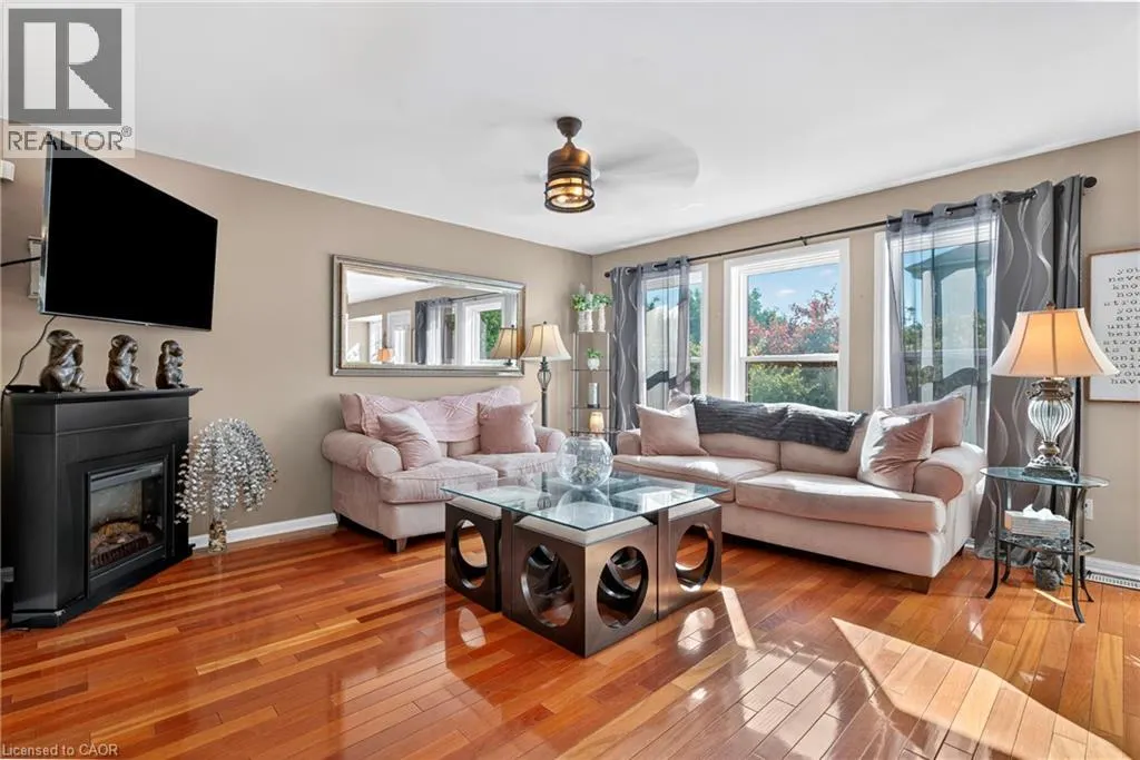 92 BAGGS Crescent