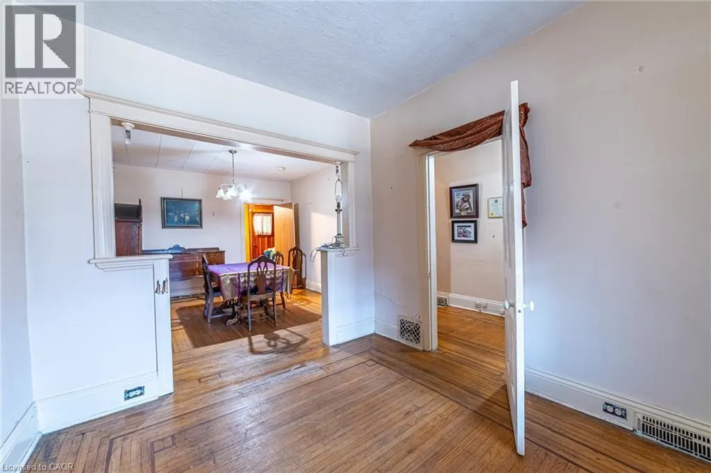 35 SHERMAN Avenue N