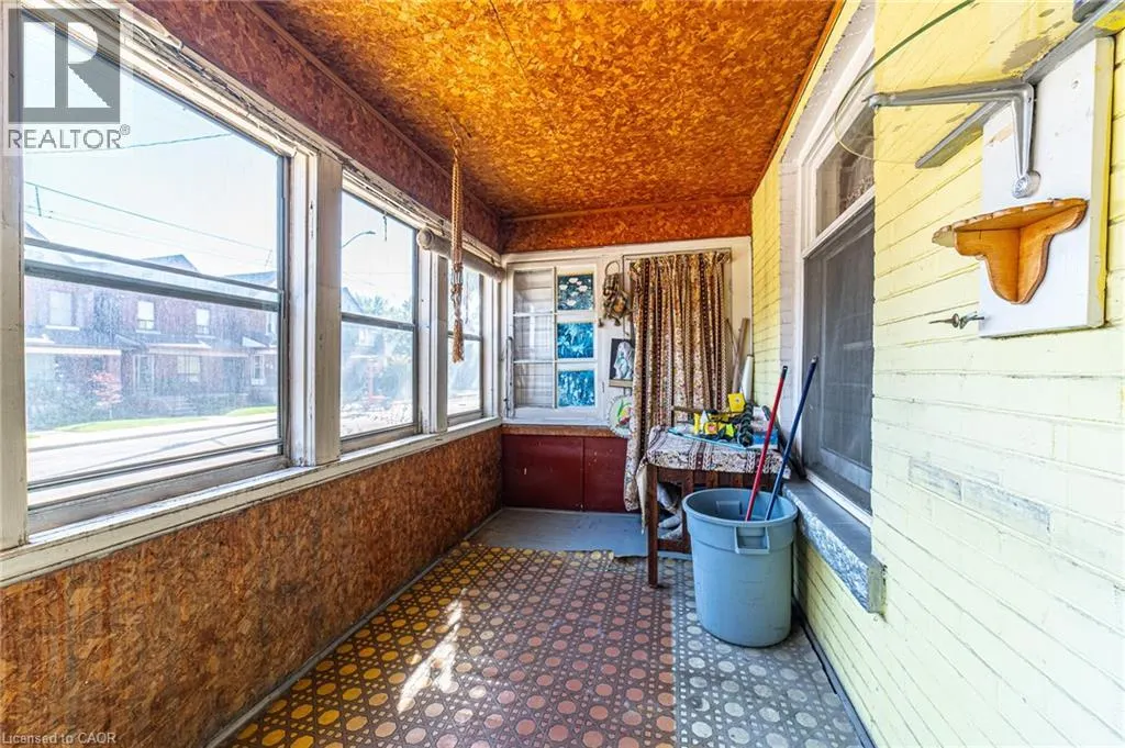 35 SHERMAN Avenue N