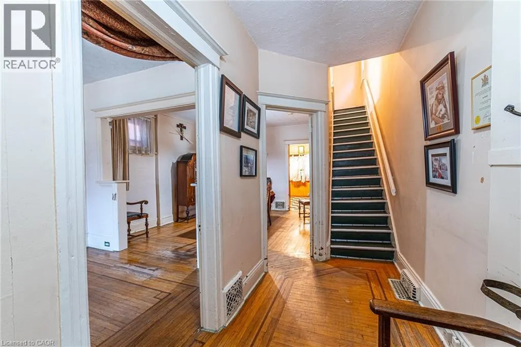 35 SHERMAN Avenue N
