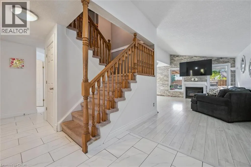 110 QUEEN CHARLOTTE Crescent