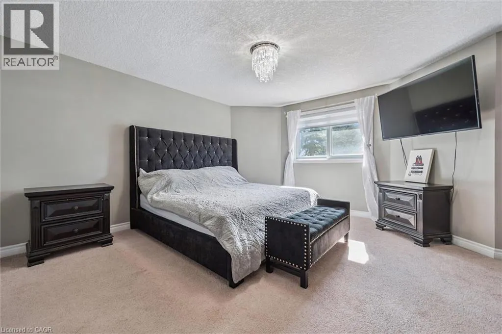 110 QUEEN CHARLOTTE Crescent