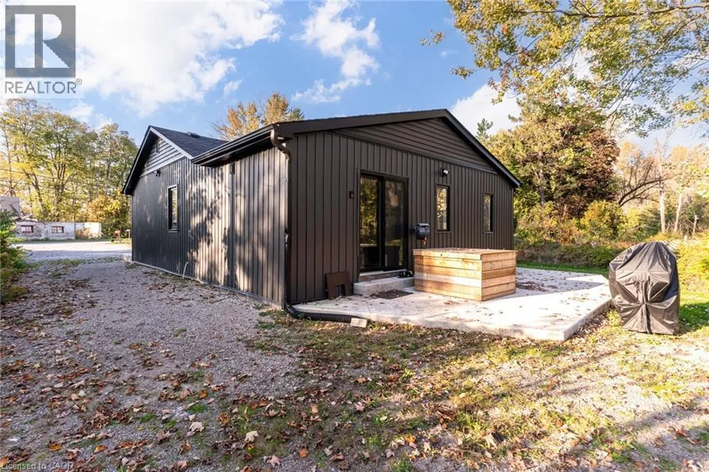8 MOUNTSBERG Road