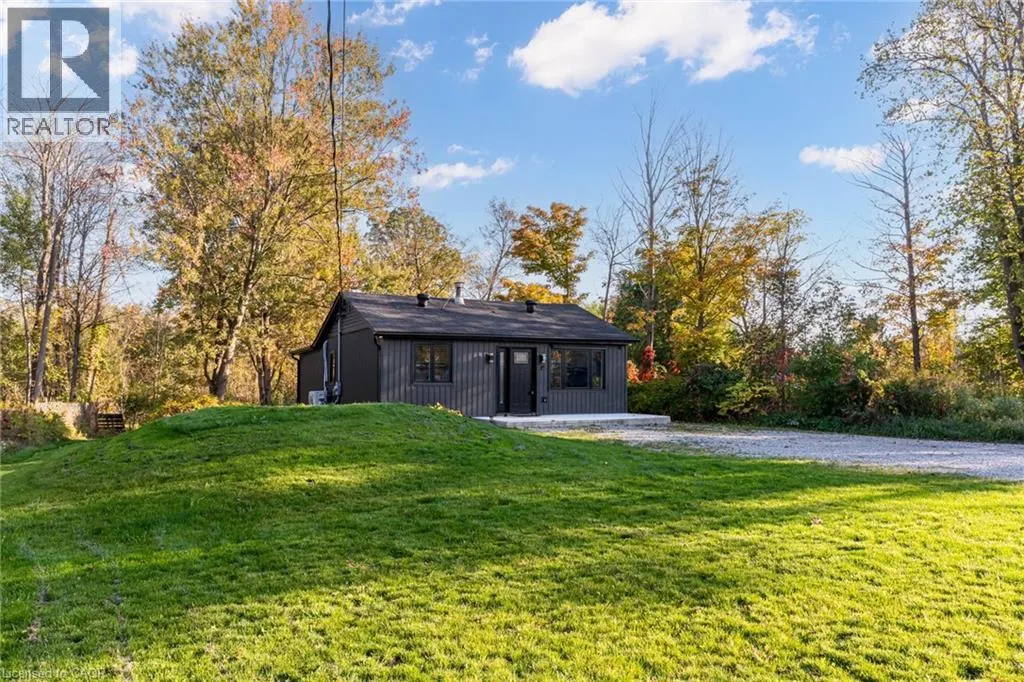 8 MOUNTSBERG Road