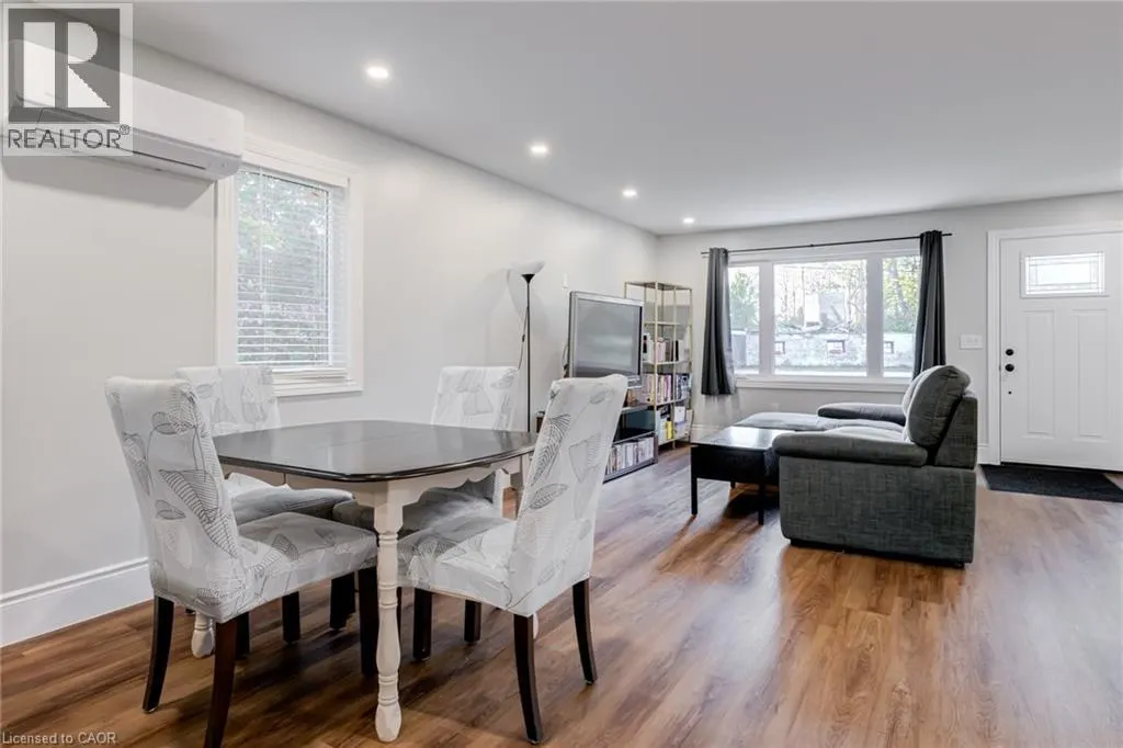 8 MOUNTSBERG Road