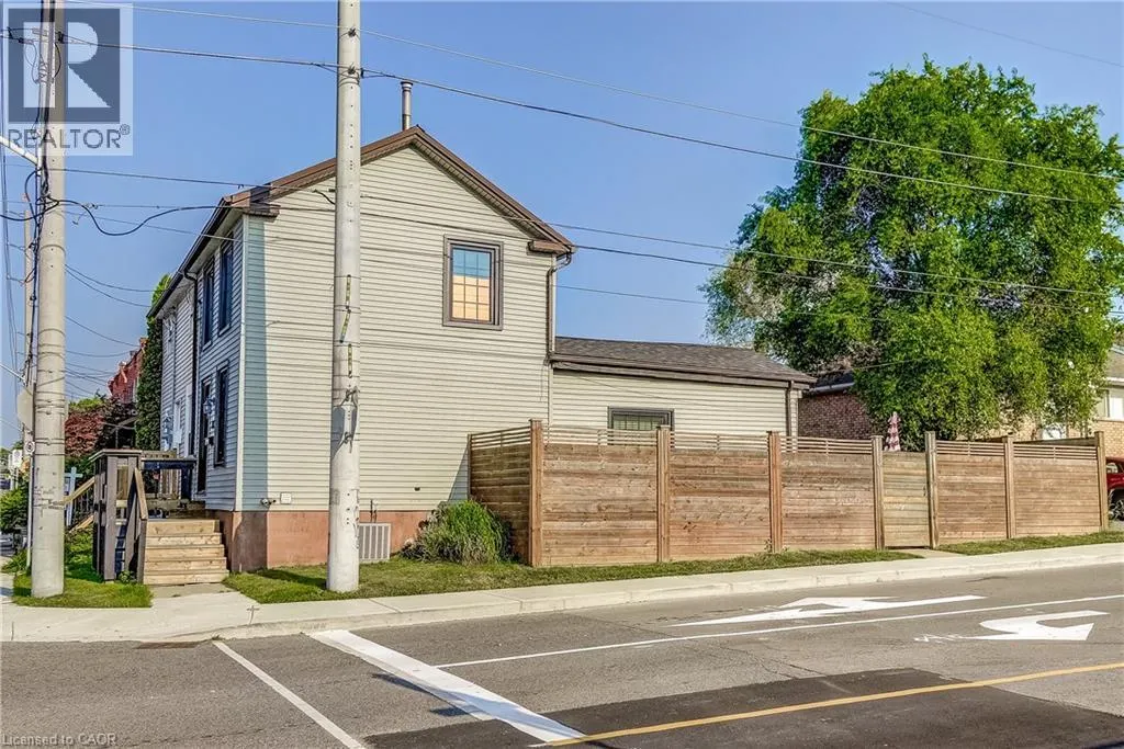 201 BARTON Street W