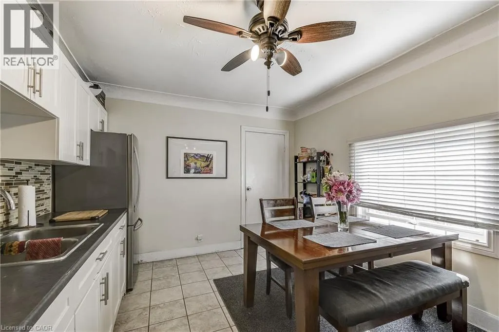 201 BARTON Street W