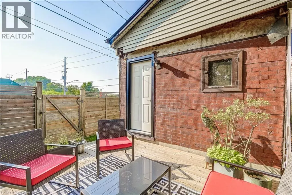 201 BARTON Street W