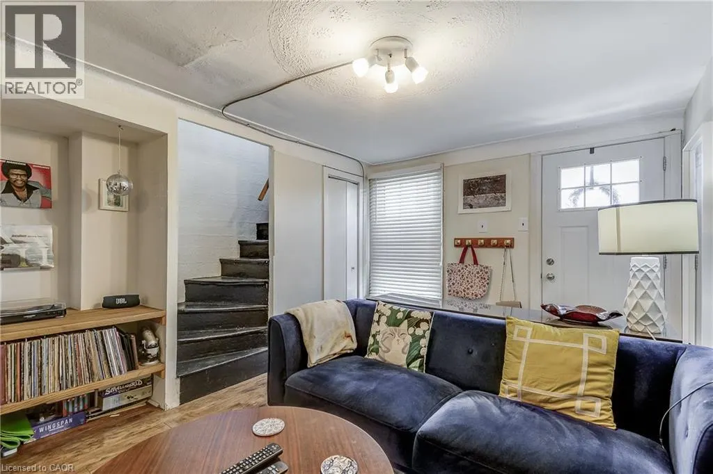 201 BARTON Street W