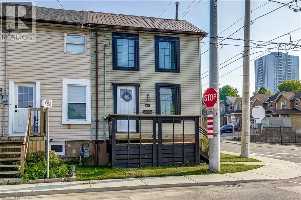 201 BARTON Street W