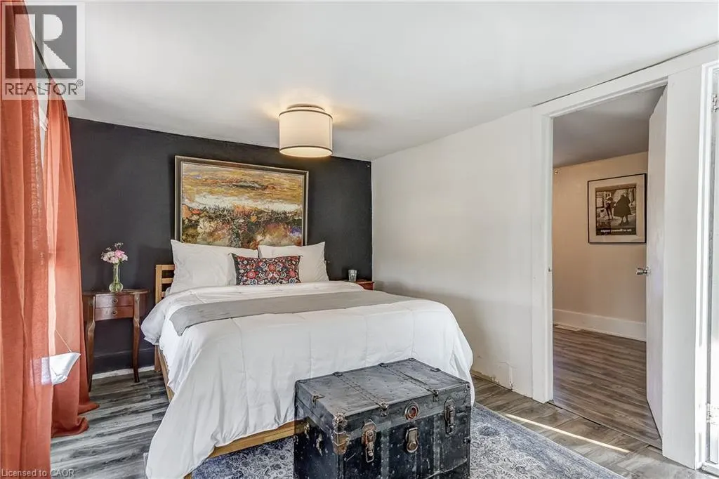 201 BARTON Street W