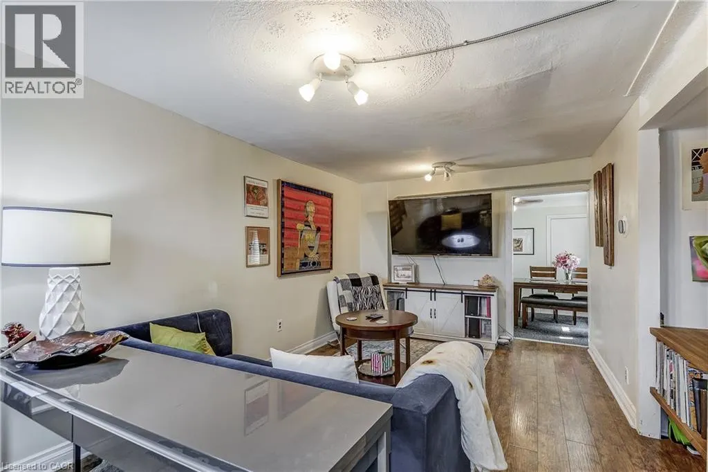 201 BARTON Street W