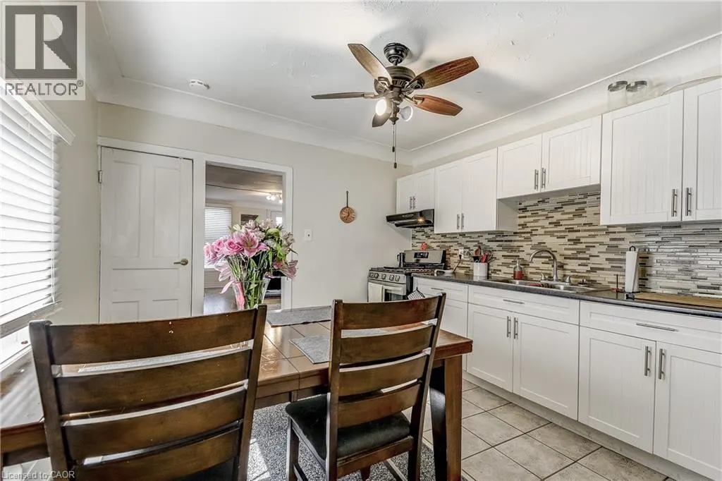 201 BARTON Street W