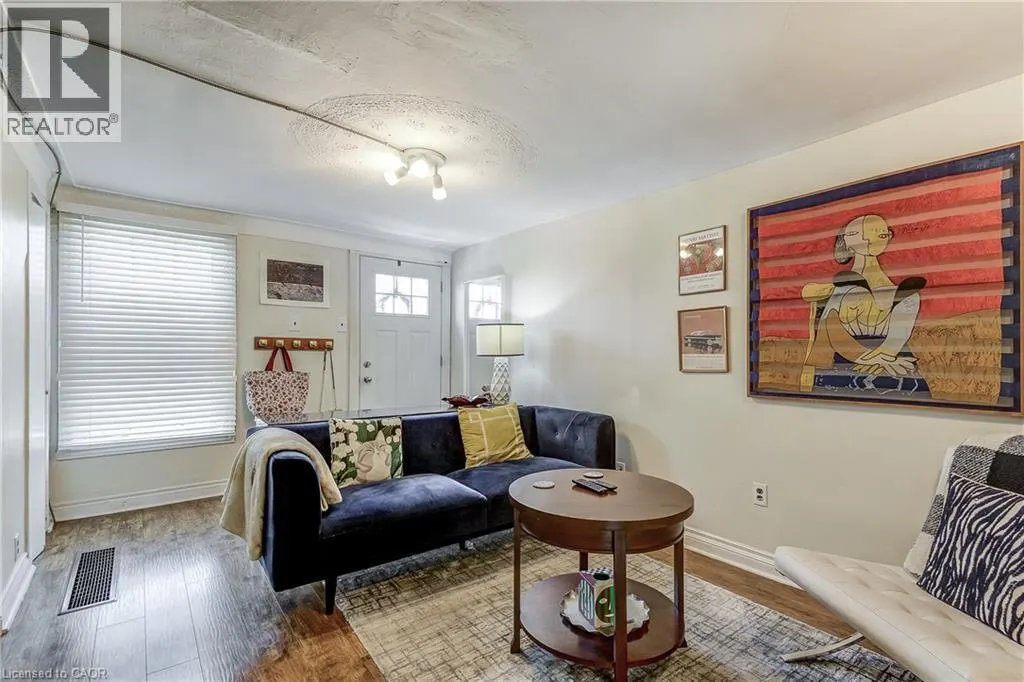 201 BARTON Street W
