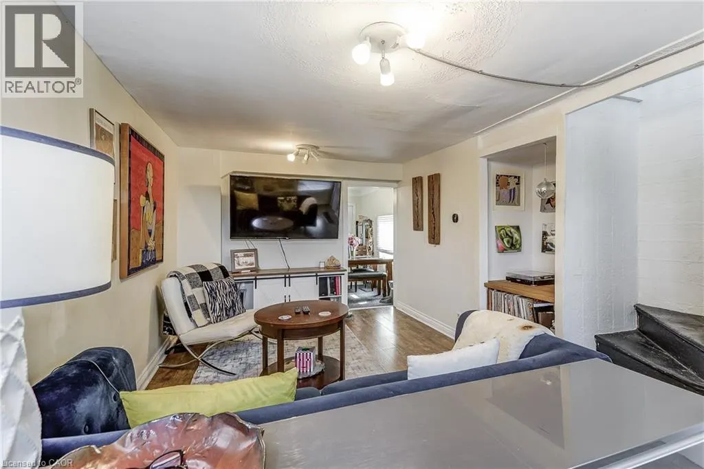 201 BARTON Street W