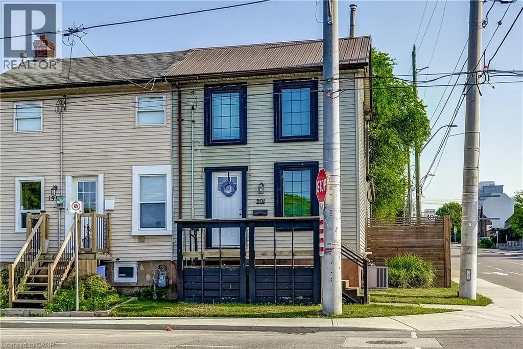 201 BARTON Street W