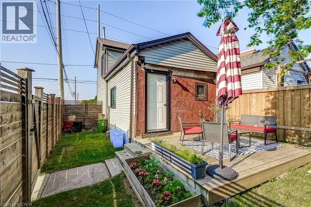 201 BARTON Street W