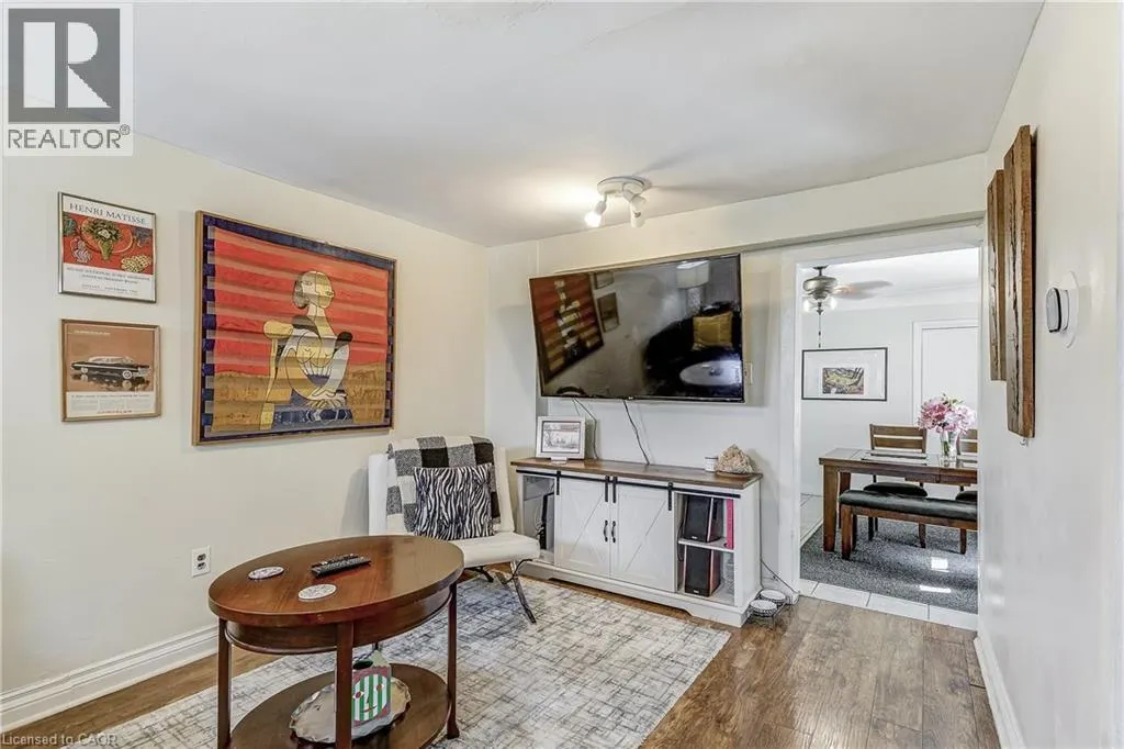 201 BARTON Street W