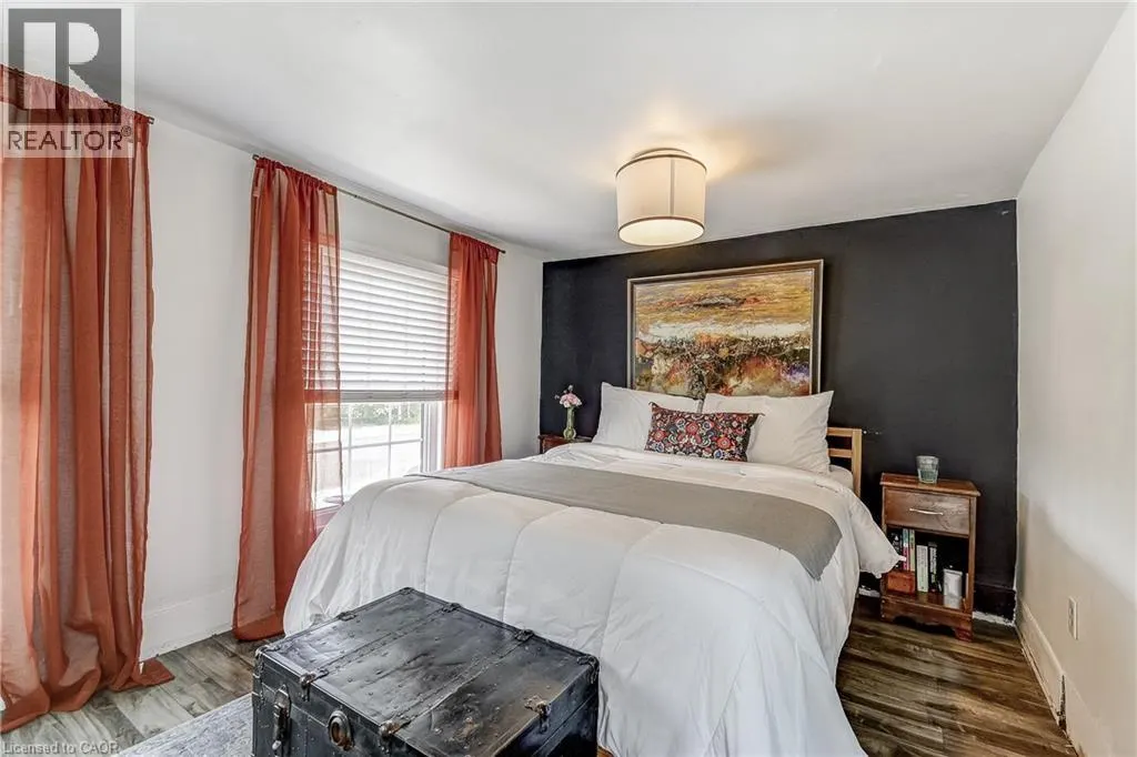 201 BARTON Street W